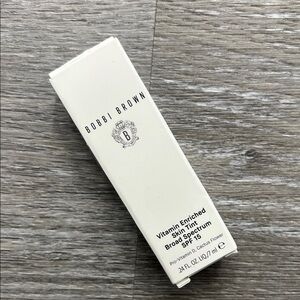 Bobbi Brown Vitamin Enriched Tinted Moisturizer SPF 15